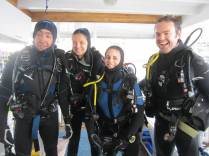 Prontos e felizes para o primeiro mergulho em Wolf, em Galápagos (foto de Maria Edwards)